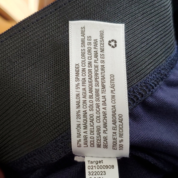 Women's Plus Size Mid-Rise Pull-On Ponte Pants with Comfort Waistband - Ava &ViV - Picture 4 of 4